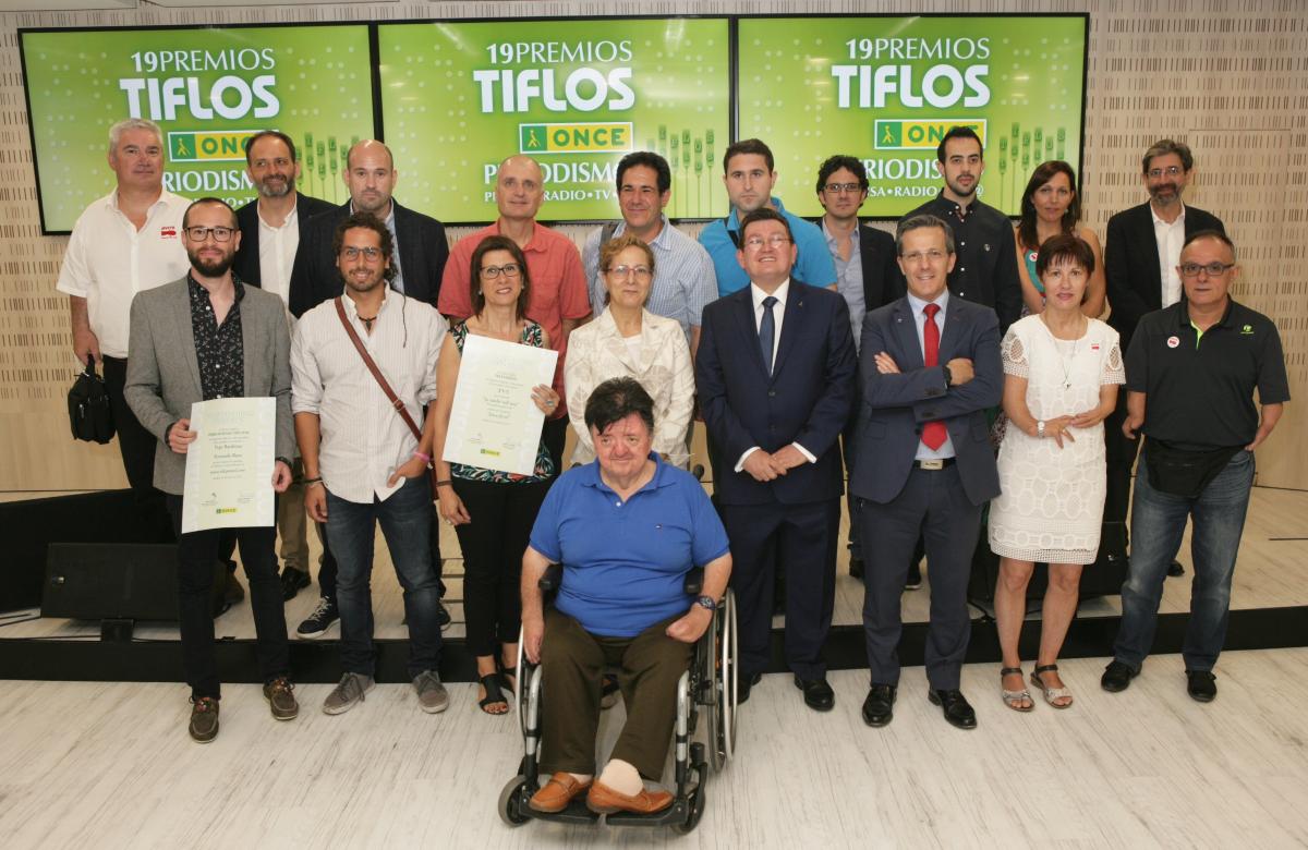 Foto de todos los premiados Tiflos de Periodismo de la XIX edición.