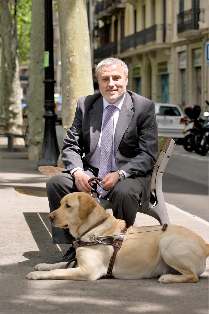 Xavier Grau i el seu gos pigall, Wick
