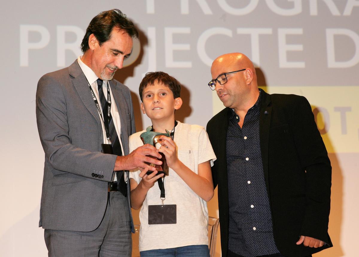 Al 2017, l’ONCE Catalunya va concedir un del seus Premis Solidaris, el de la categoria de Mitjà de Comunicació, al programa  L’Olot, a Ràdio Olot. Aquella temporada va ser la tercera d’en Pere Ribes com a comentarista.