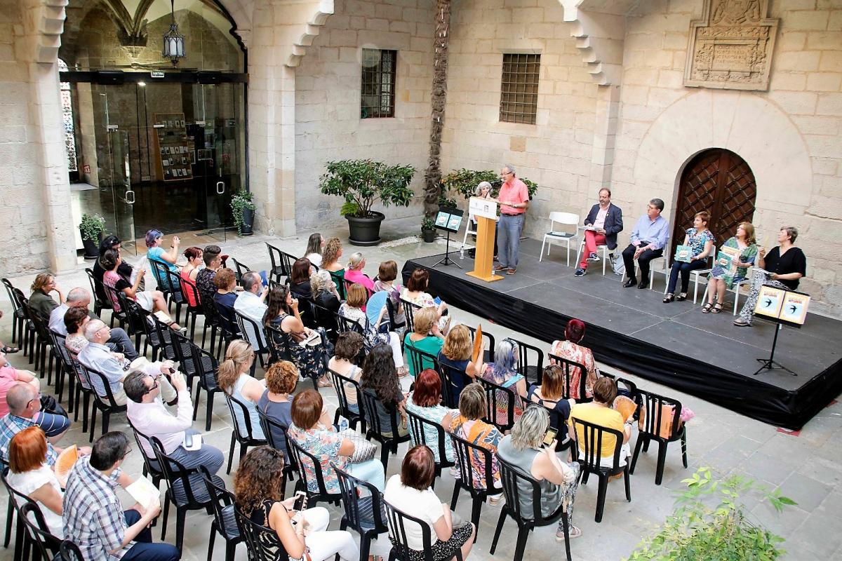 Foto general de la presentació al pati de l’Institut d’Estudis Ilerdencs (Plaça de la Catedral, s/n - Lleida)