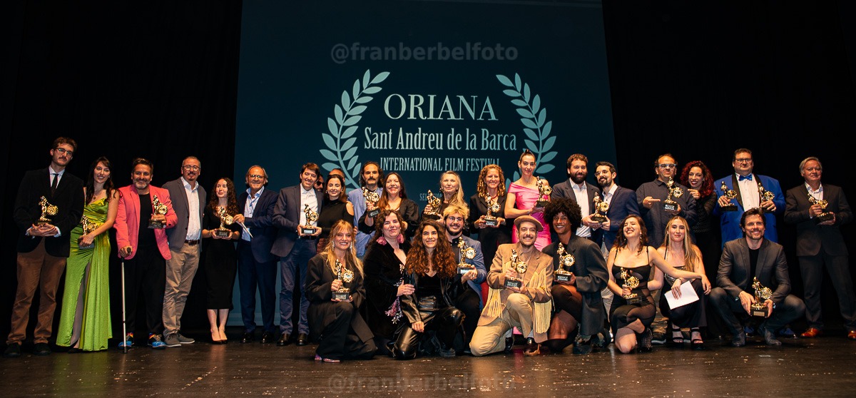 Foto de família amb els guardonats als Premis Oriana 2023.