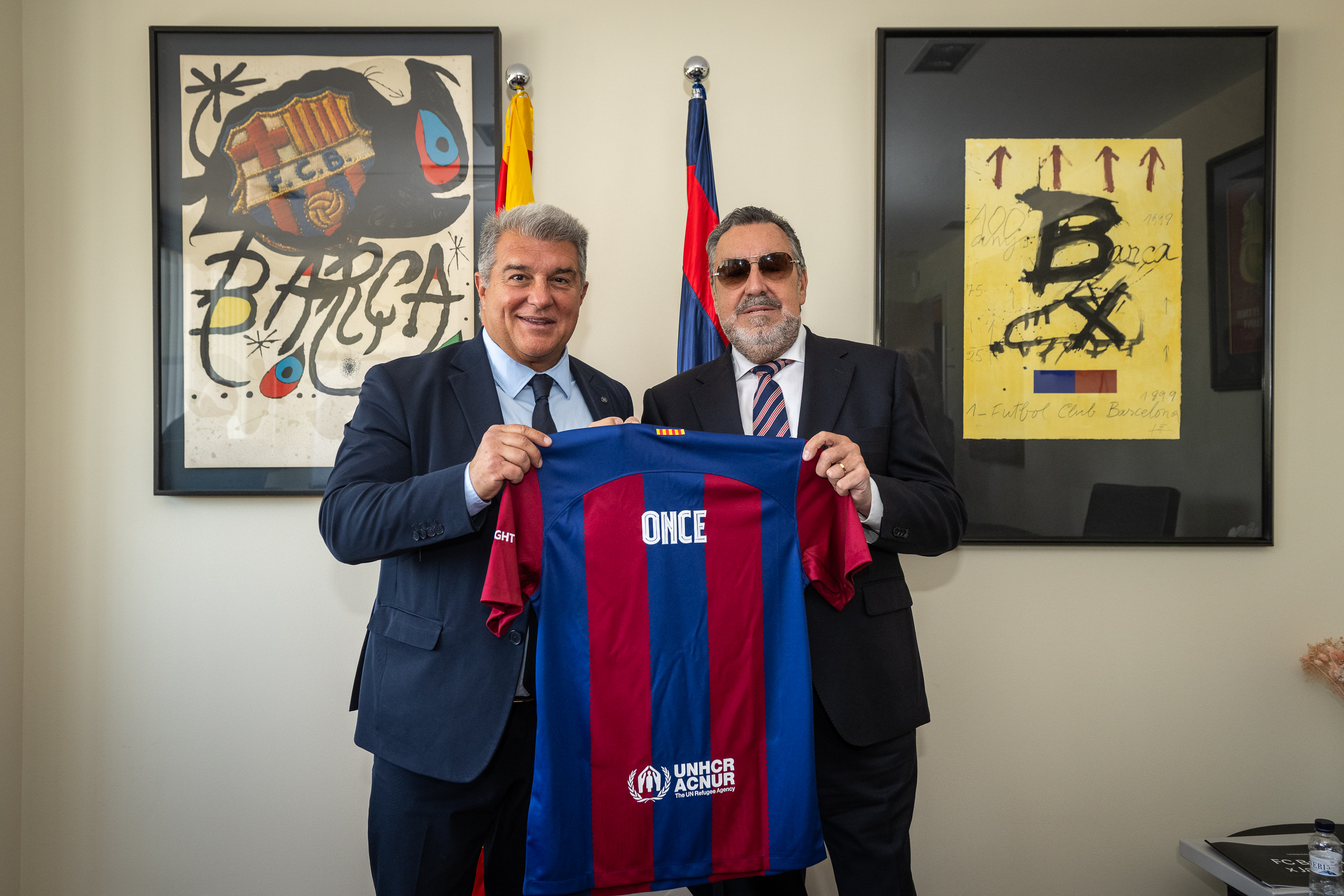 Laporta i Carballeda amb samarreta del FC Barcelona amb el nom 'ONCE'.