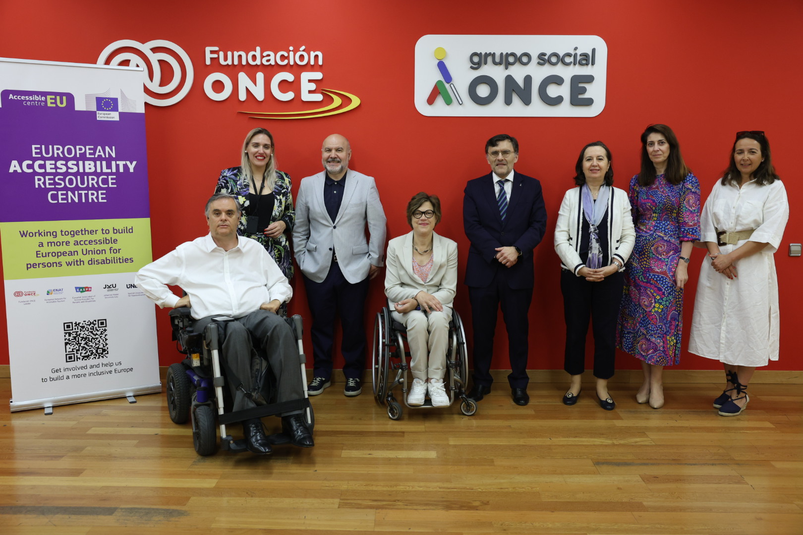 Foto de família del Centre Europeu d'Accessibilitat, ‘AccessibleEU’, que va celebrar dimarts 2 de juliol en la seu de Fundació ONCE una jornada sobre ‘Smart Cities’ en la qual va abordar com millorar el disseny urbà per a garantir la mobilitat de tothom. 