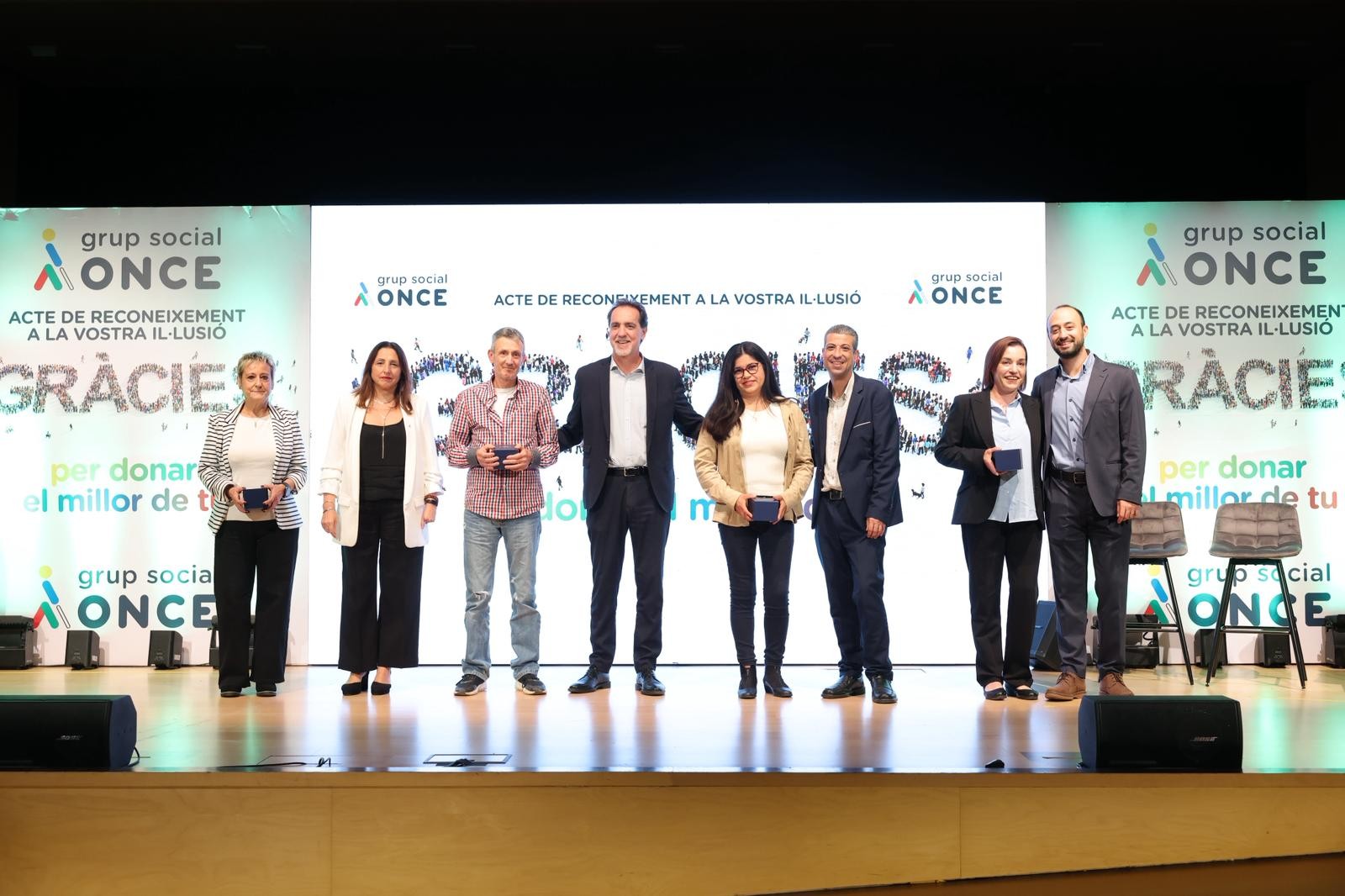 Grup de treballadors homenatjats a la gala dels Premis 11, 22, 33, i 44 anys.