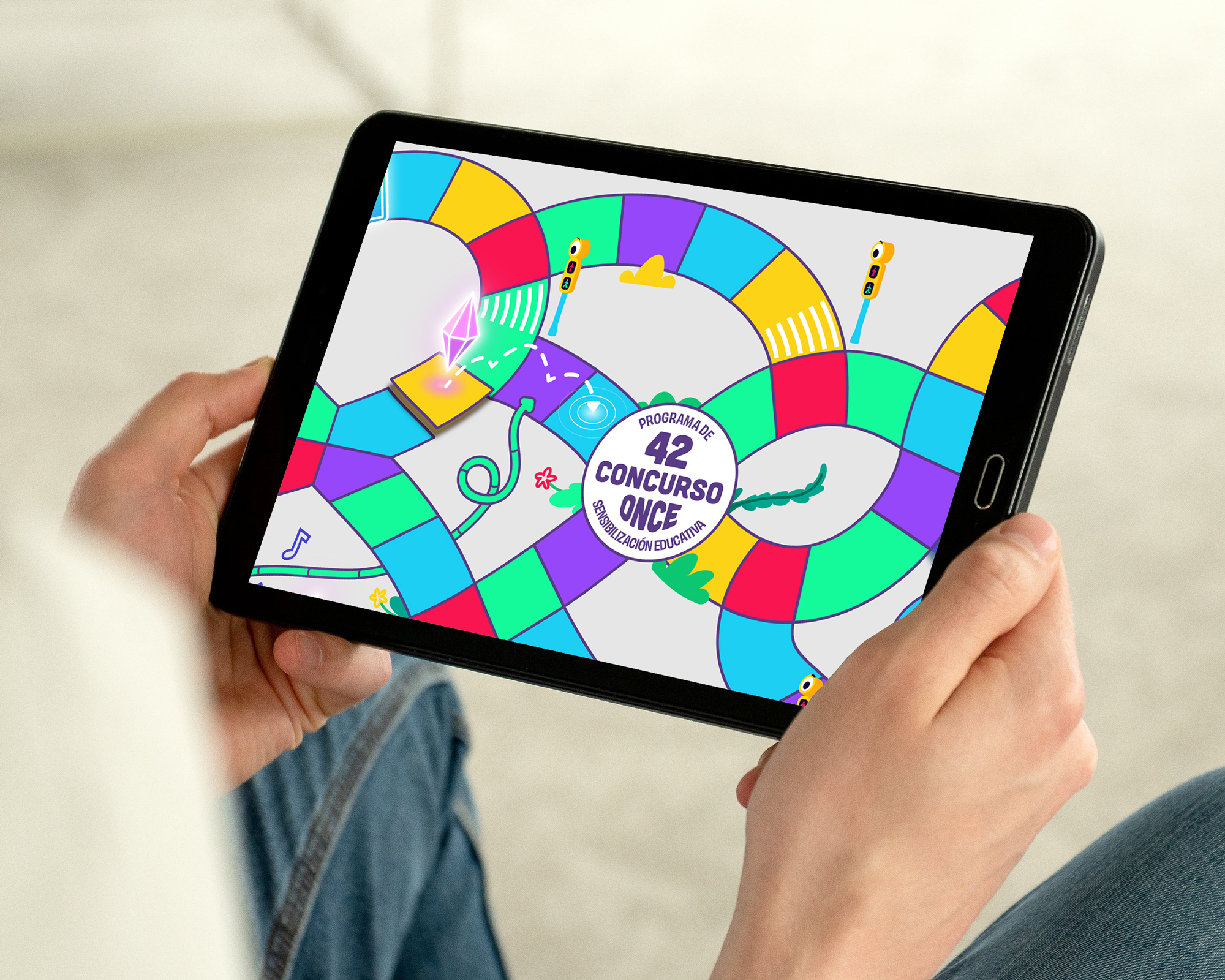 Aquest recurs digital, accessible, es pot projectar a l'ordinador o a la pissarra de l'aula perquè els escolars puguin interactuar.