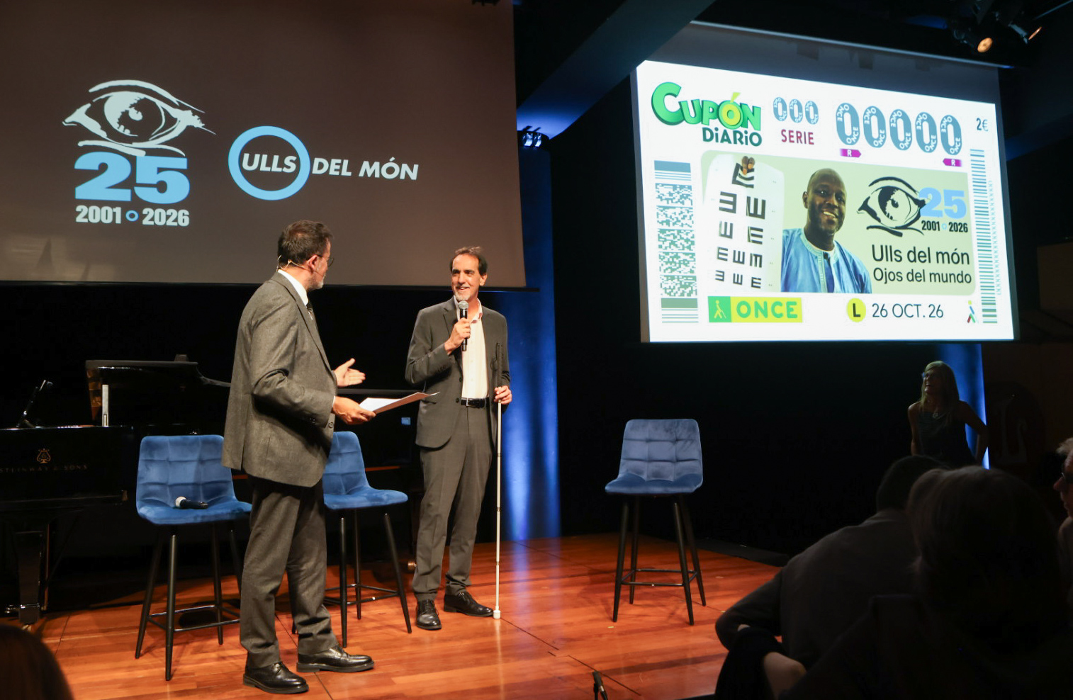 Enric Botí, delegat de l’ONCE a Catalunya, va presentar el cupó que l’ONCE dedica el pròxim dilluns 26 d’octubre, al 25è aniversari de la Fundació Ulls del món, al Liceu.