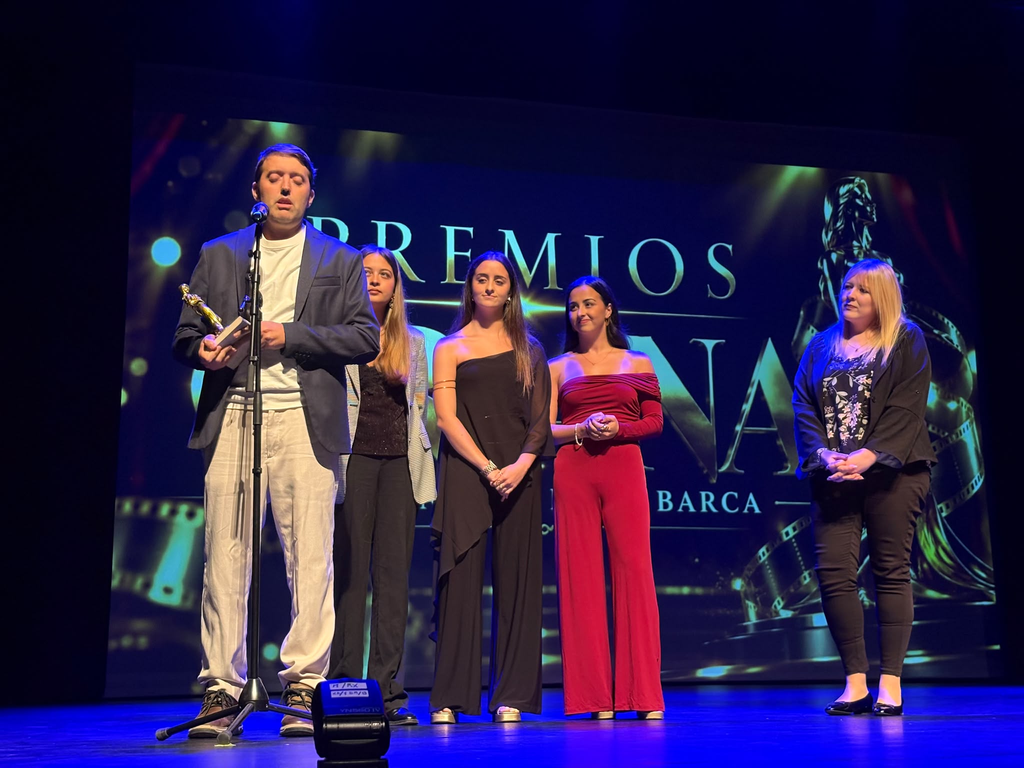 La gala va tenir lloc dissabte 10 d'octubre en el Teatre Núria Espert de Sant Andreu de la Barca, amb la participació de Laura Coca, cap de Cultura de l’ONCE Catalunya (dreta).