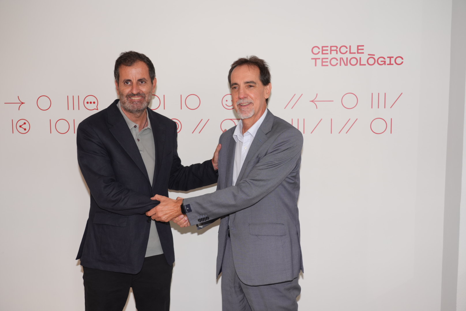 El delegat d'ONCE a Catalunya, Enric Botí, i el director del Cercle de Catalunya, Xavier Sellarés.