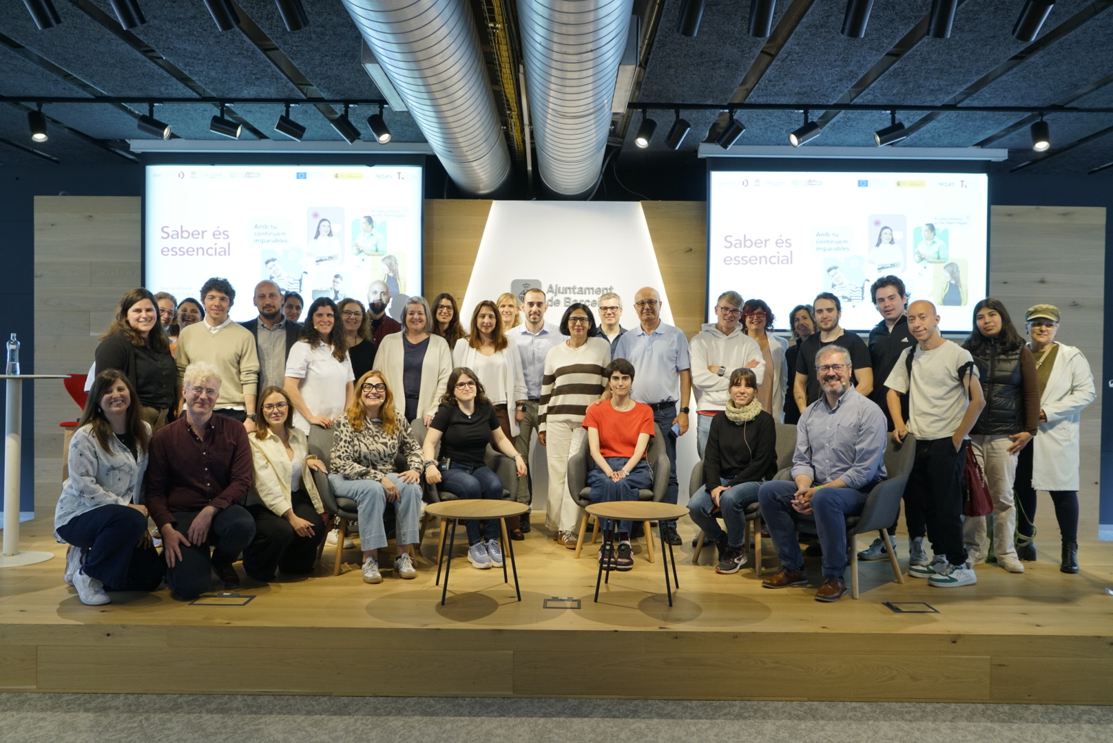 Foto de família de l'acte 'Esenciales', celebrat a Barcelona.