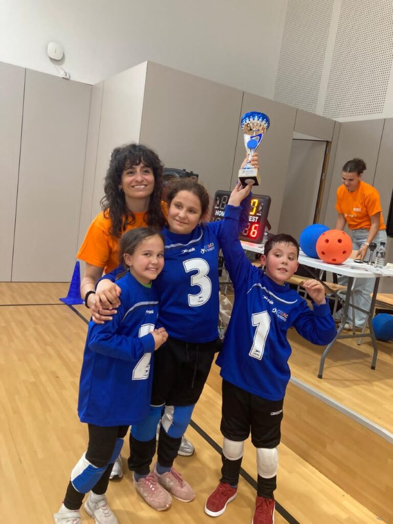 Alumnes que van participar a un dels Campionats de goalball inclusiu: una cloenda plena d’esport i inclusió.