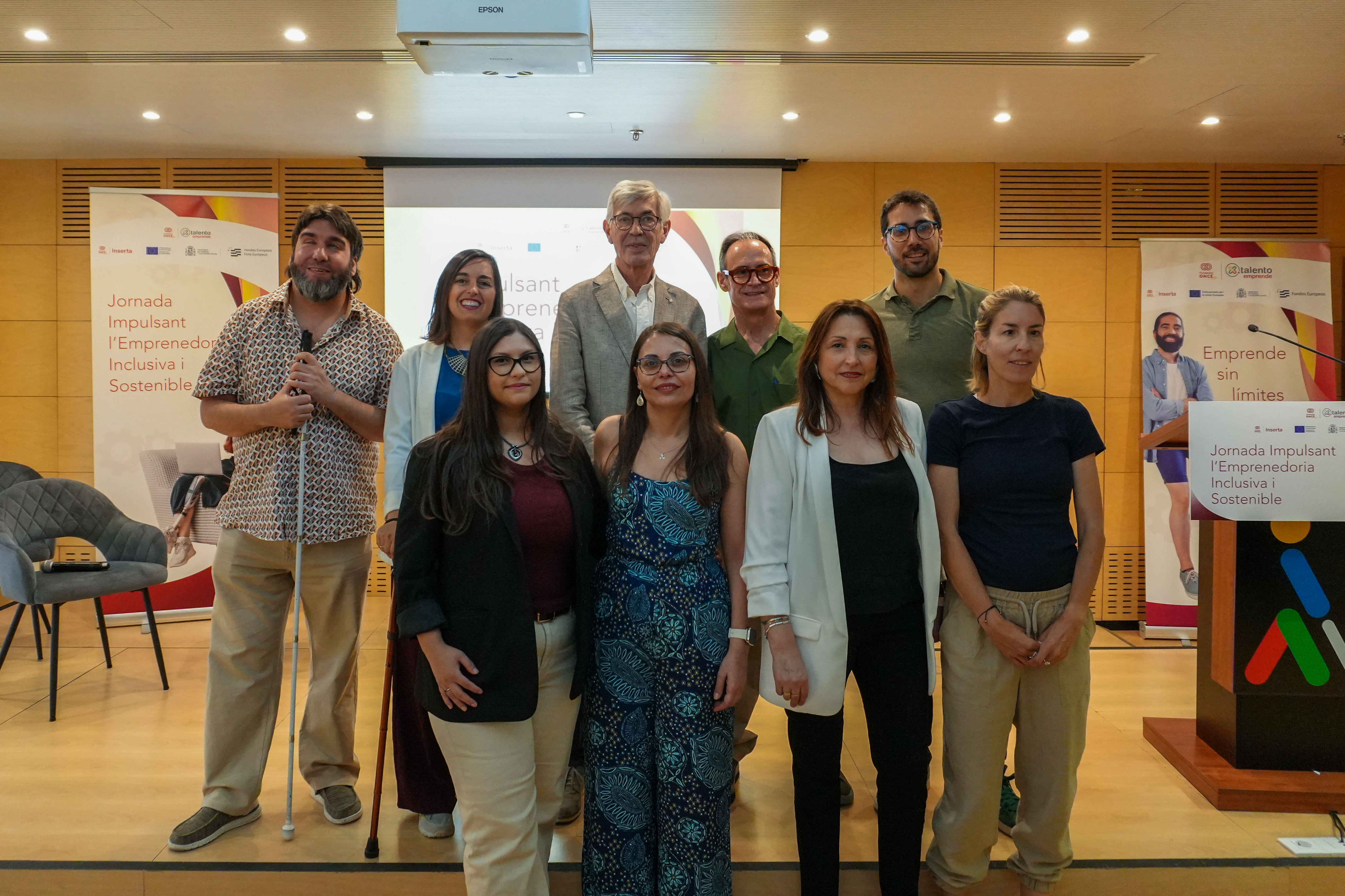 La jornada, celebrada a la seu d'Inserta Empleo (edifici ONCE, carrer Sepúlveda, 1), va reunir persones amb discapacitat interessades a emprendre.