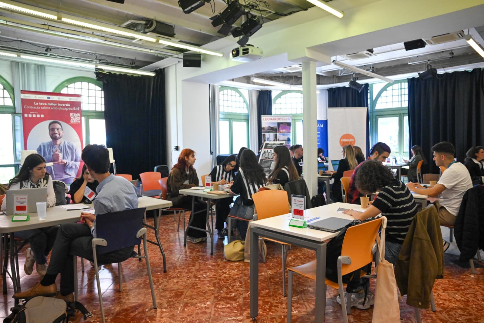 Van participar 15 empreses amb 24 ofertes laborals i 30 llocs de treball per a persones amb discapacitat.