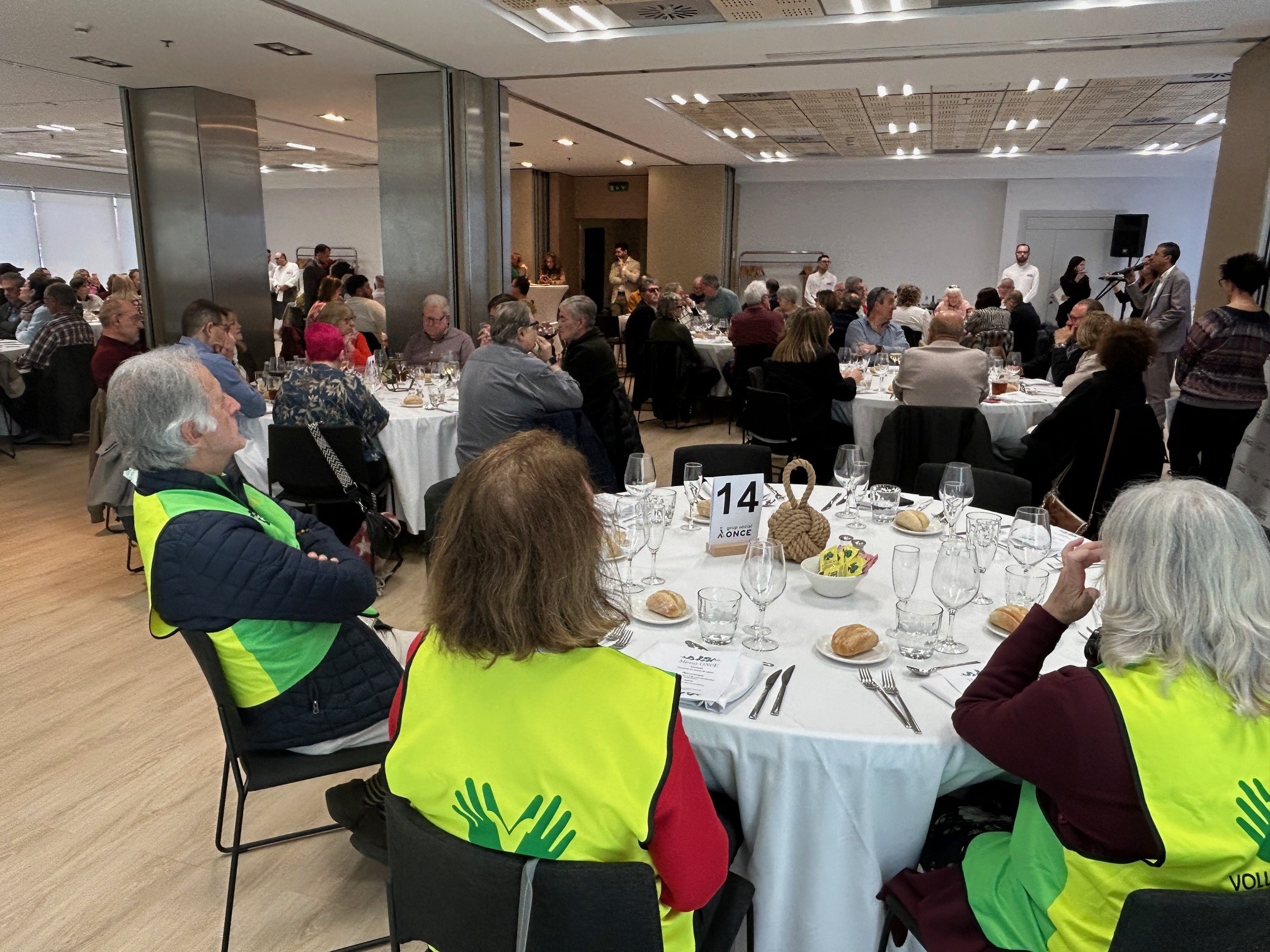 Dimecres 18 de març, l'ONCE Catalunya va celebrar, a l’Hotel Ilunion Barcelona, l’acte d’homenatge als nous jubilats i jubilades el 2025, una celebració que arriba ja a la seva 33 edició. Un total de 125 companys i companyes es van jubilar o incapacitar l’any 2025.