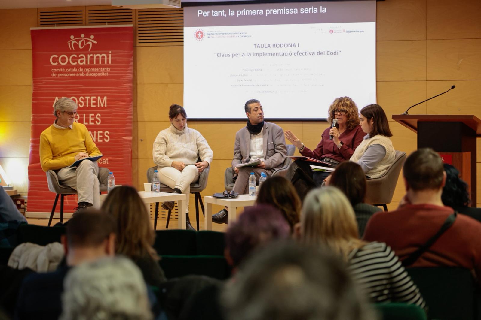 Tècnics experts en accessibilitat de diferents entitats membres (entre elles,  ONCE Catalunya amb el president del Consell Territorial ONCE Catalunya, David Bernardo i la TR, Yolanda Fernández De Landa) van participar en dues taules rodones