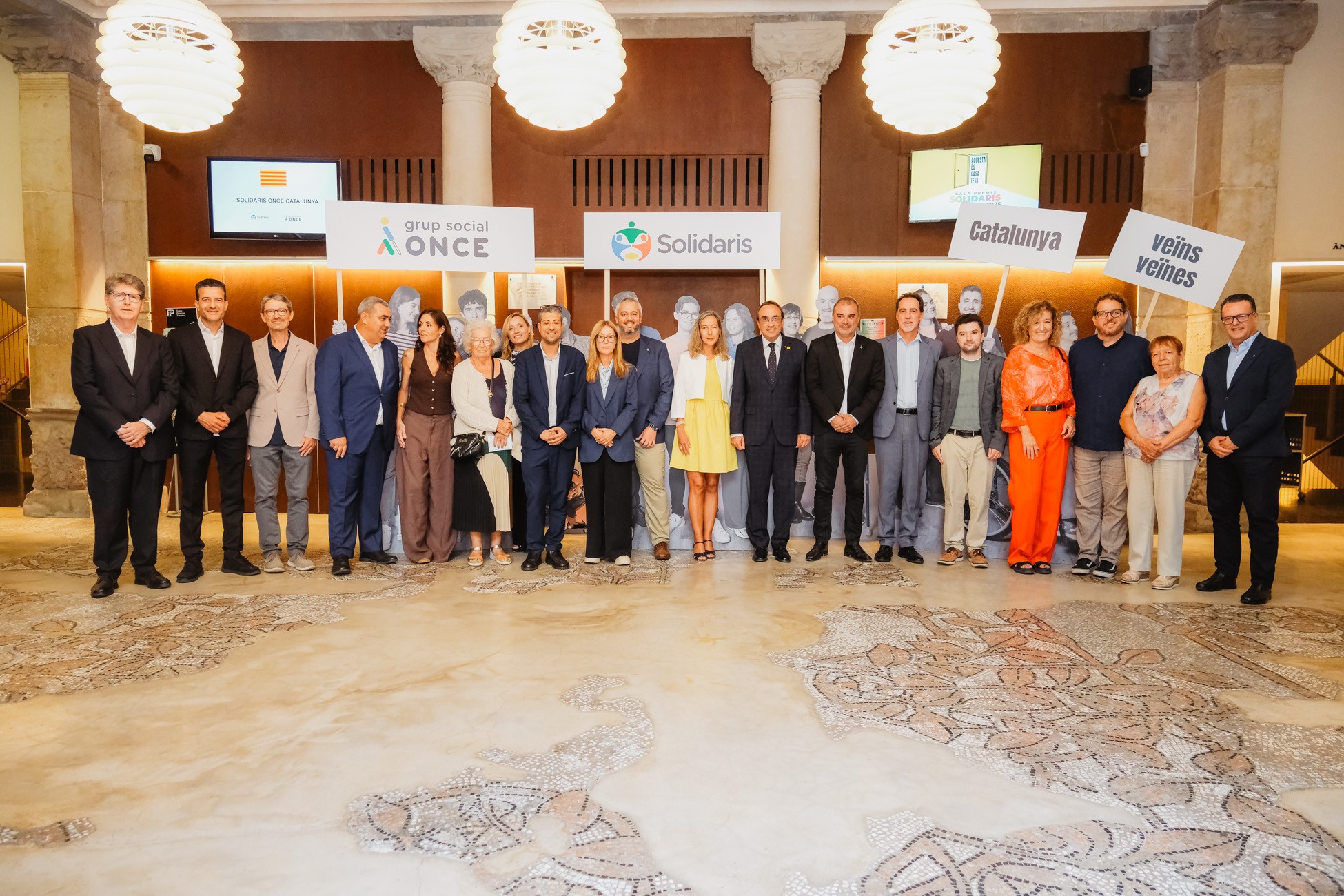 Foto de família, premiats amb autoritats.