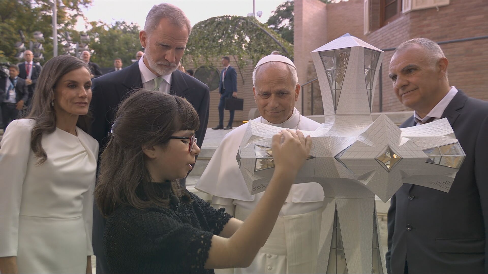Valentina descriu i toca la Torre de Jesús, al costat del Papa Lleó XIV, els reis d'Espanya i el seu professor a l'ONCE, Ramon Coma.