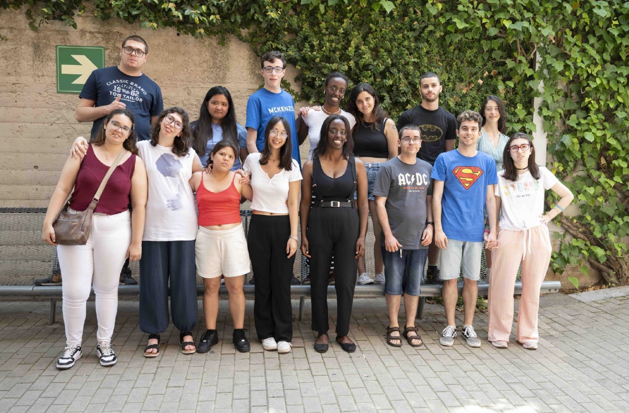 Una quinzena d'alumnes amb discapacitat intel·lectual es van graduar dissabte 4 de juliol per la Universitat Ramon Llull en un curs de formació per a l'ocupació engegat per la Fundació ONCE amb el suport del Fons Social Europeu (FSE).
