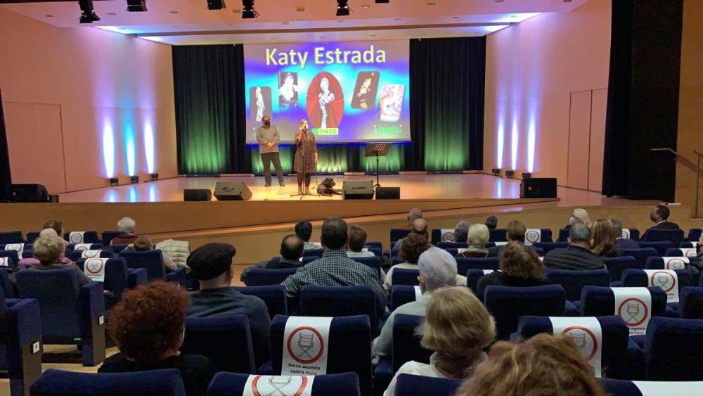 Anaïs García, cap d’Autonomia Personal i Accés a la informació de la Delegació Territorial de l’ONCE a Catalunya va adreçar aquestes paraules als assistents. Després ho va fer el Referent del Major, Toni Martínez.