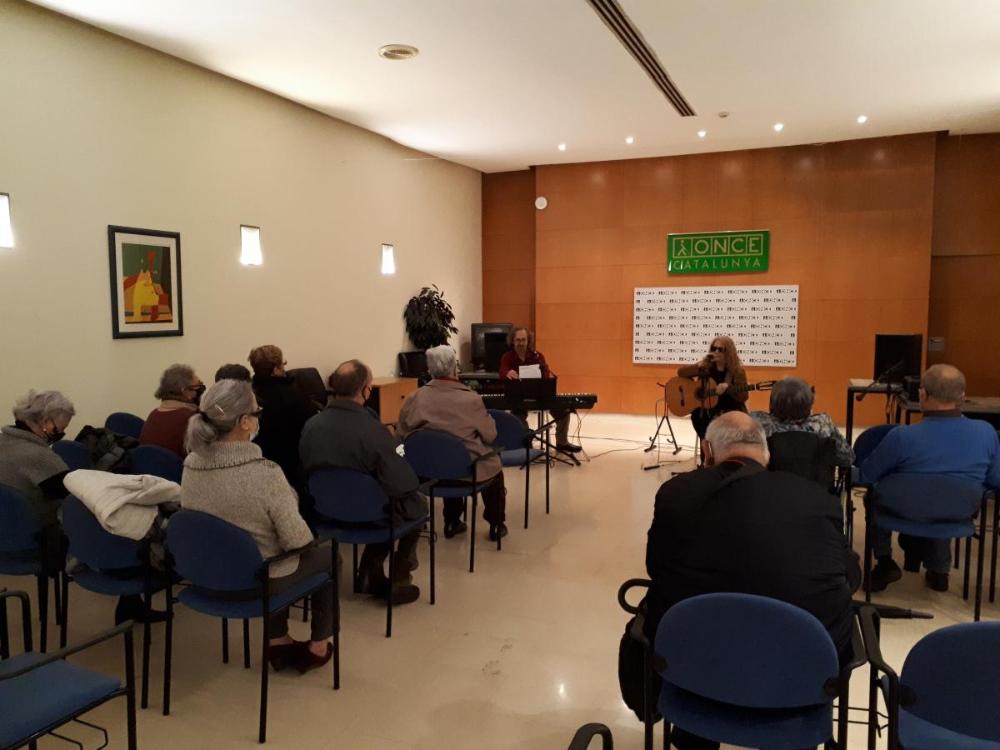 A Girona, la cita va ser al saló d'actes de l'agència presidida pel seu director  Fran Rodríguez i per Adrià Vila, conseller territorial. Amb un concert intimista del duo musical Geberovich Klainer.