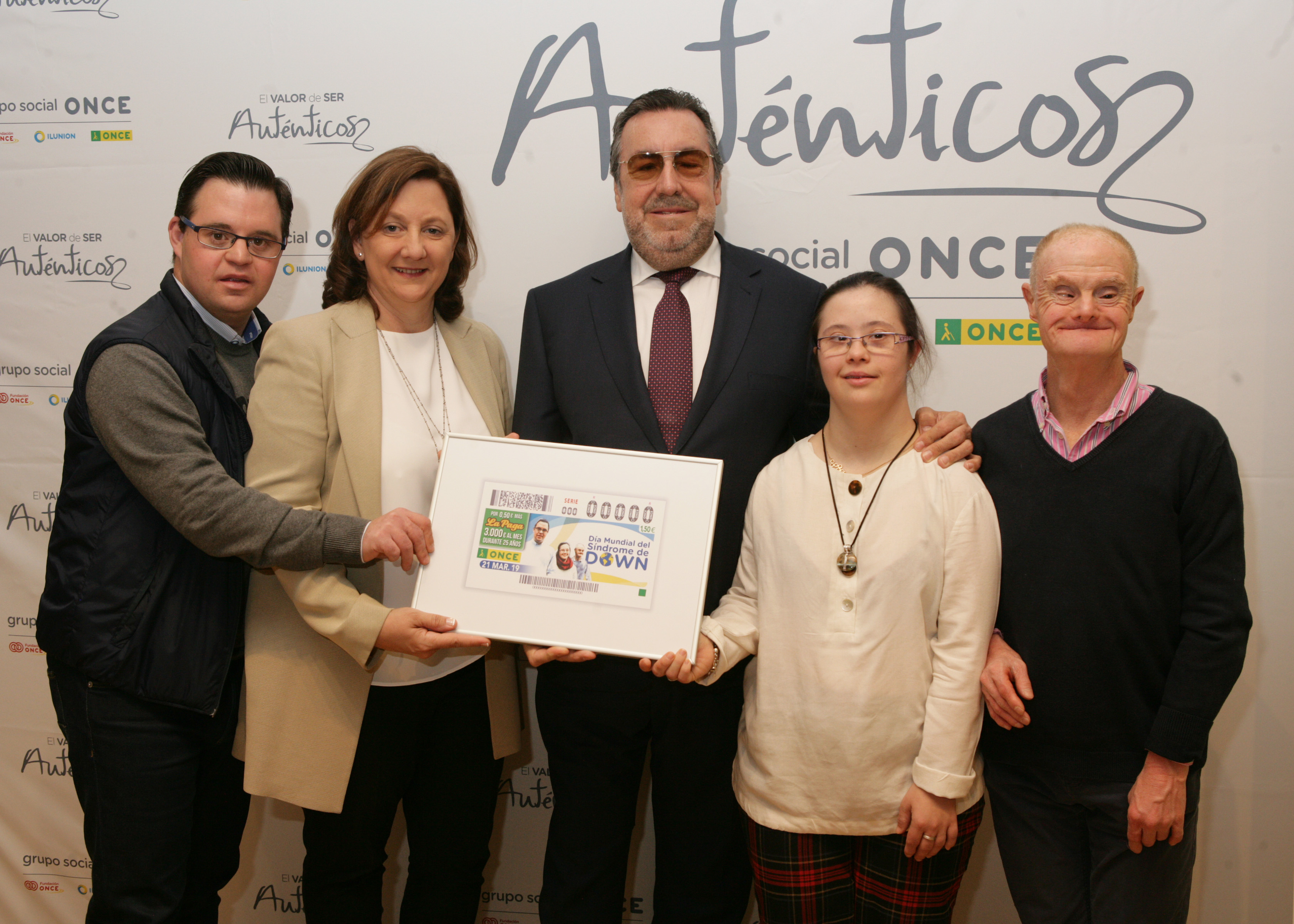 alvaro_del_bosque_ines_alvarez_miguel_carballeda_clara_lillo_y_alfonso_ruiz_presentan_el_cupon_del_dia_mundial_del_sindrome_de_down.jpg