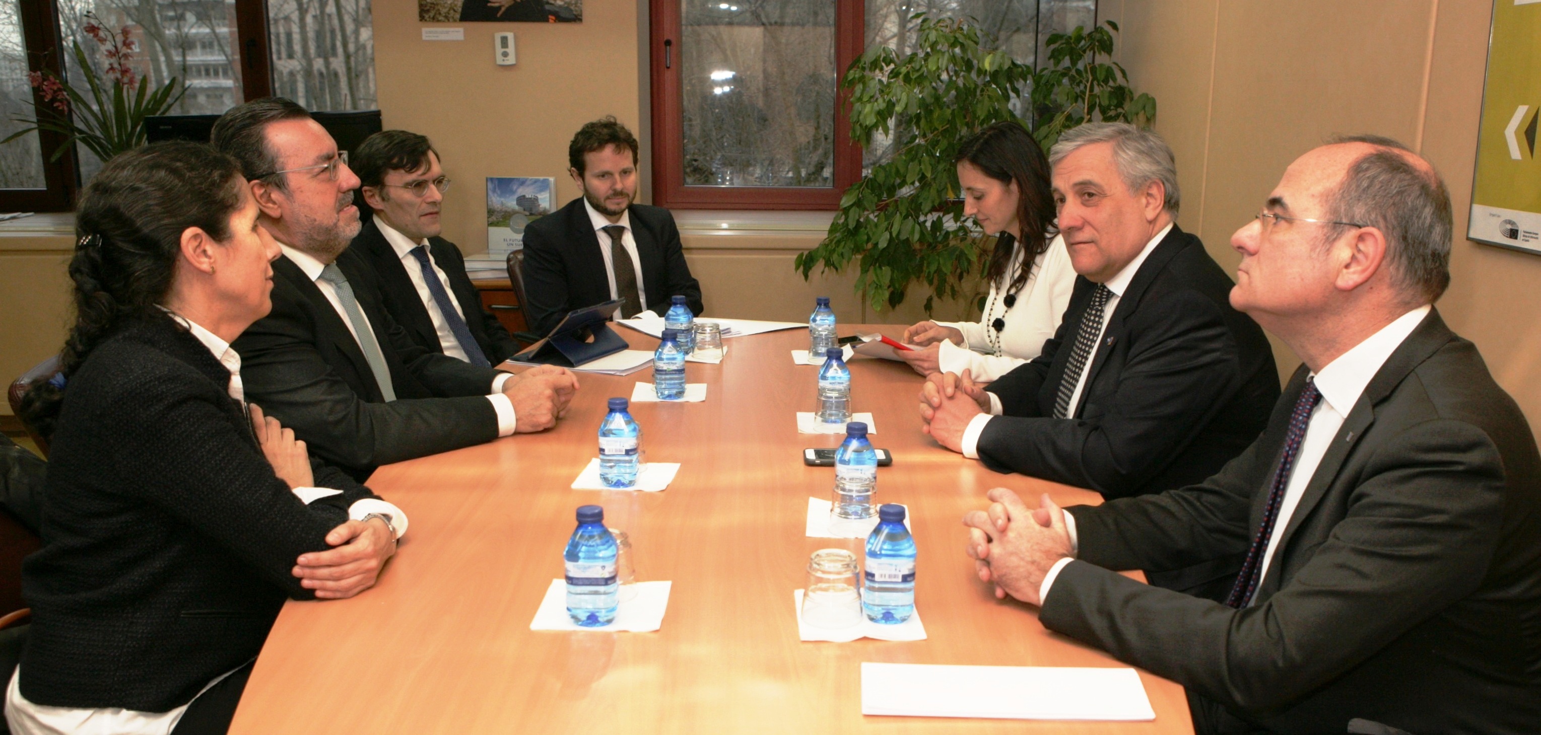 antonio_tajani_con_representates_de_la_once.jpg