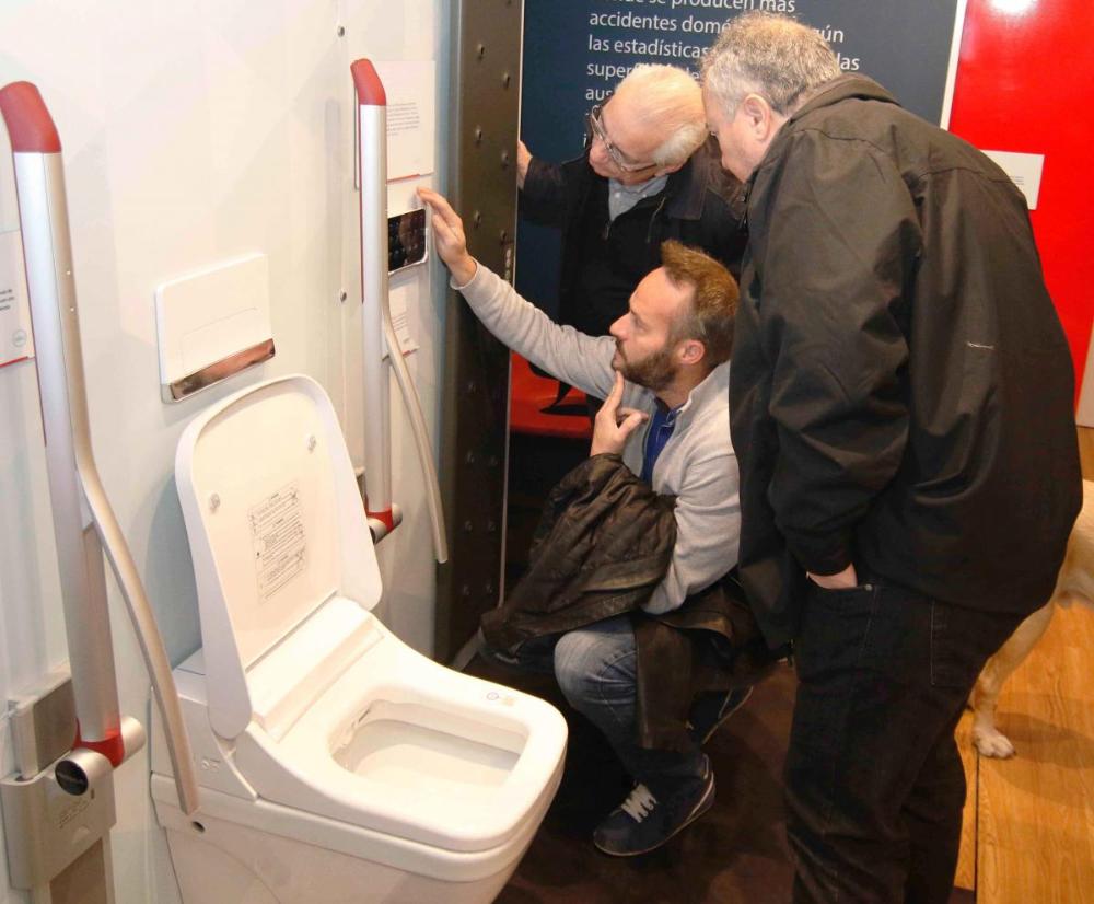 Dotada de saló, cuina/menjador, dormitori, bany i hall d'entrada, l'estada s'ha concebut sota els criteris de confort, adaptació a les necessitats dels seus habitants, facilitat d'ús, seguretat, sostenibilitat i estètica.