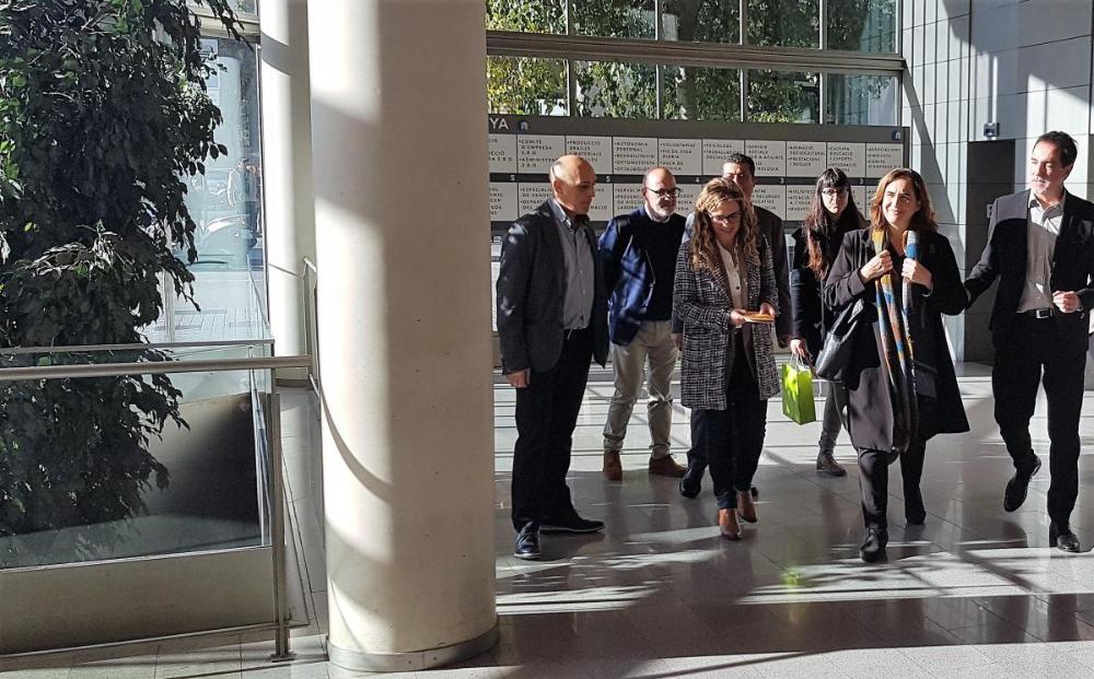 La comitiva quan surt de l'ONCE.