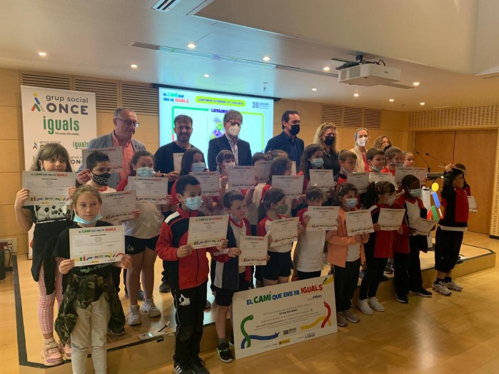 Concurs Escolar Col·legi Sant Rafael La Selva del Camp rep el premi.