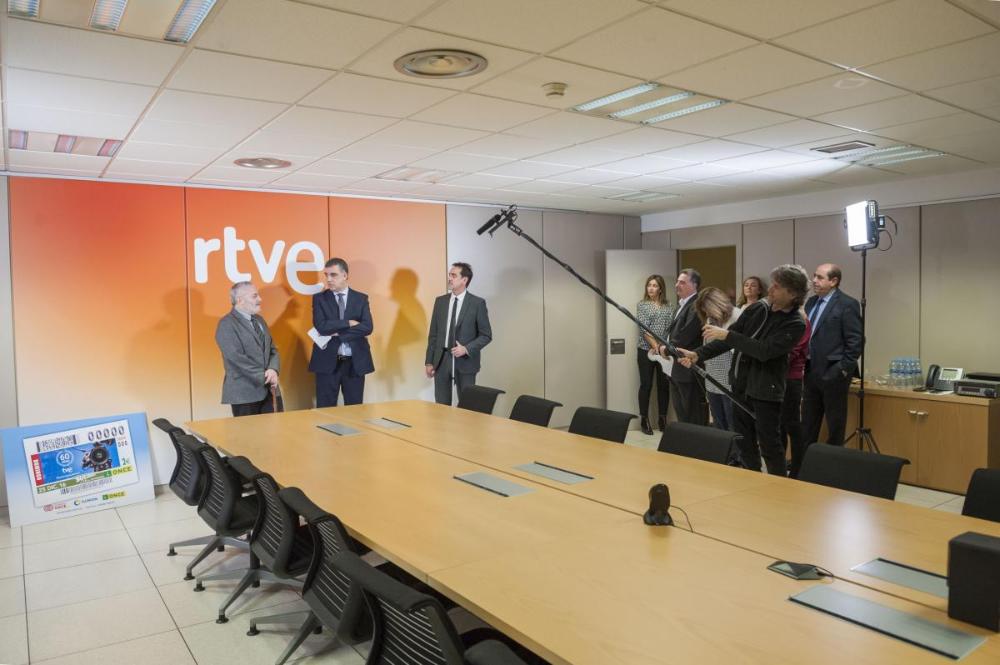 Presentació del cupó del 60è aniversari de TVE al seu Comité de direcció a Catalunya.