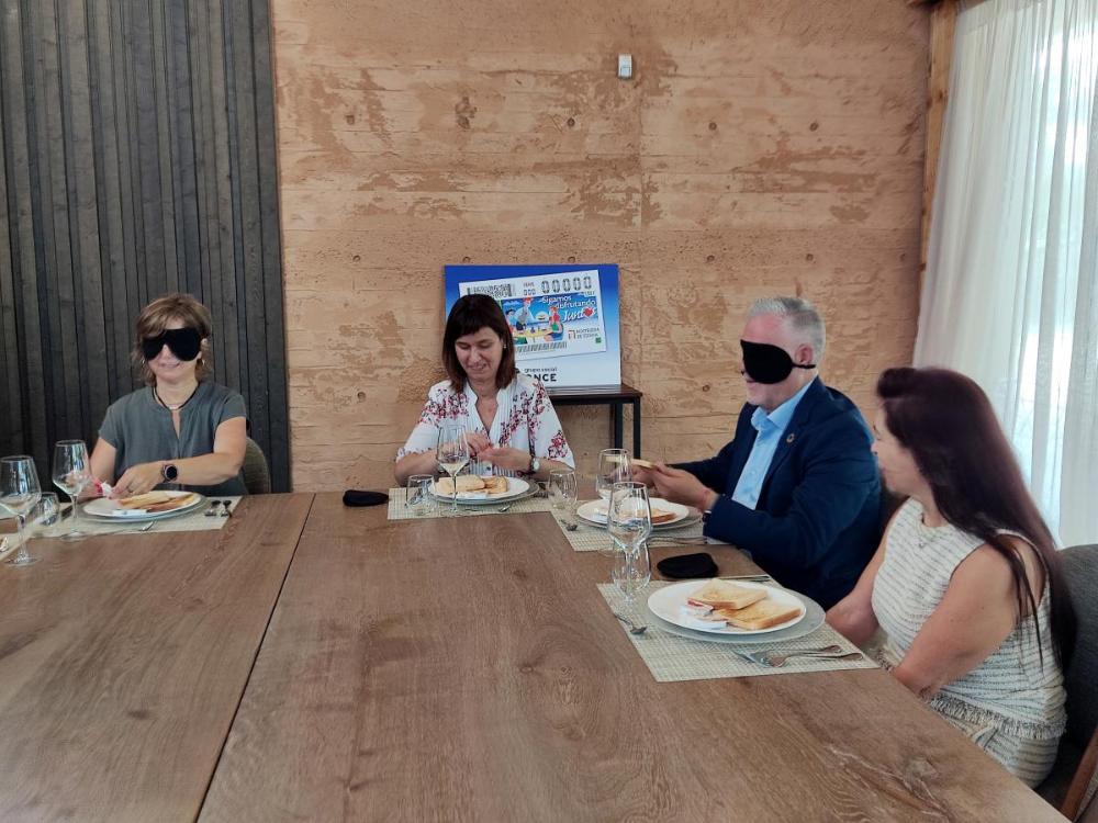 A Tarragona, l’acte va tenir lloc al Camping & Resort Sangulí de Salou amb Pere Granados, alcalde de Salou; Berta Cabré, presidenta de la Federació Empresarial d'Hostaleria i Turisme de la província de Tarragona; Xavier Blasi, Camping & Resort Sangulí; Raquel Saavedra, directora de l’ONCE a Tarragona i Rafaela Pérez, vicepresidenta primera del Consell Territorial de l’ONCE a Catalunya.