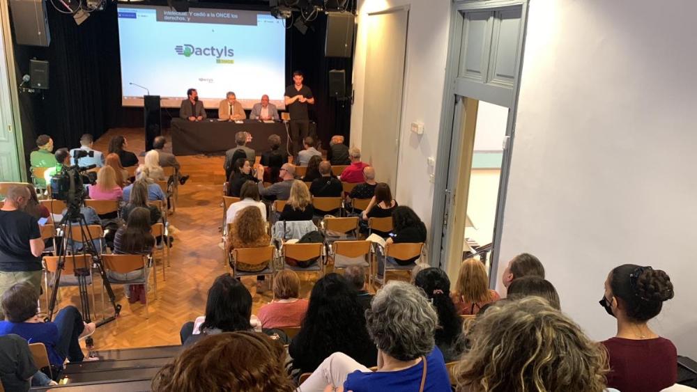 Pla general de la sala de la Casa Elizalde de Barcelona on es va fer la presentació de Dactyls.