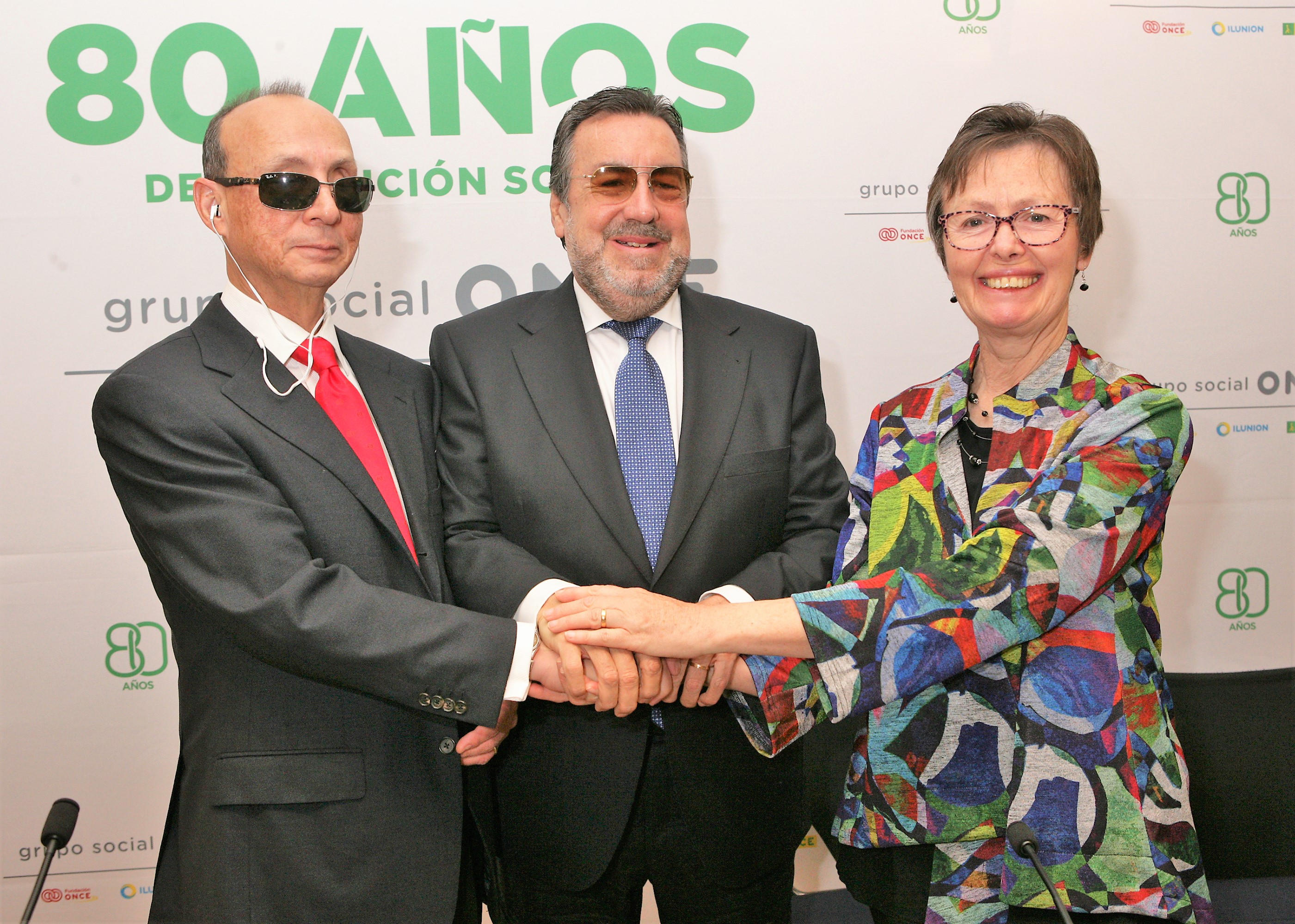 de_izquierda_a_derecha_fredric_schroeder_miguel_carballeda_y_frances_gentle_tras_la_firma_del_acuerdo_002.jpg