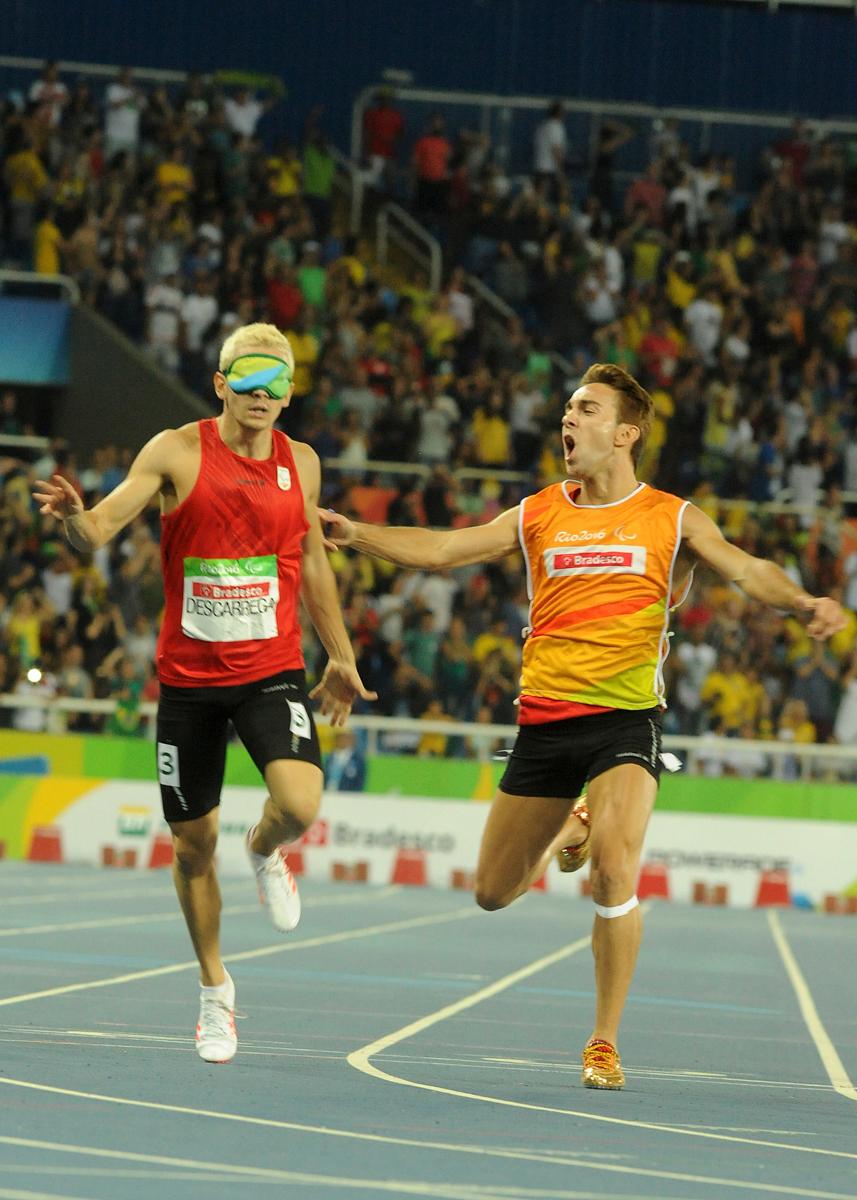 Gerard Descarrega i el seu guia marcos Blanquiño.