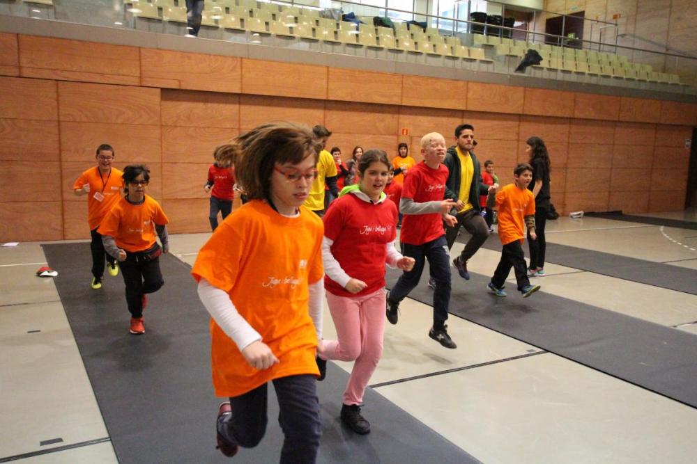 Els participants van practicar atletisme, natació, goalball, futbol sala i ciclisme en tàndem. Per la tarda, van fer tallers i altres activitats.