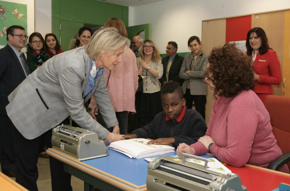 La secretaria de Estado de Personas con Discapacidad de Francia, Sophie Cluzel, en el CRE de Madrid.