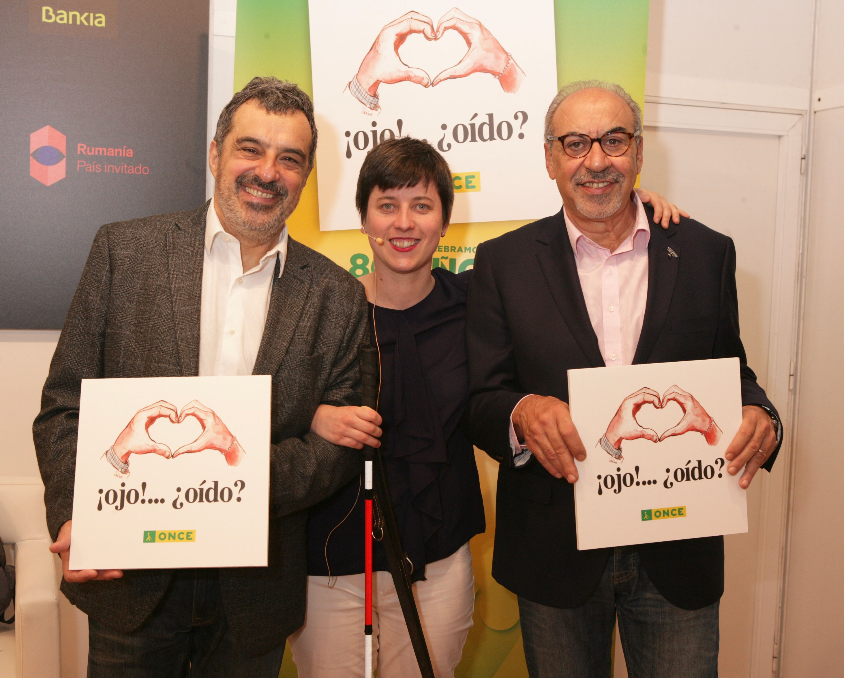 gallegorey-junto-a-raquel-alba-muestran-el-folleto.jpg