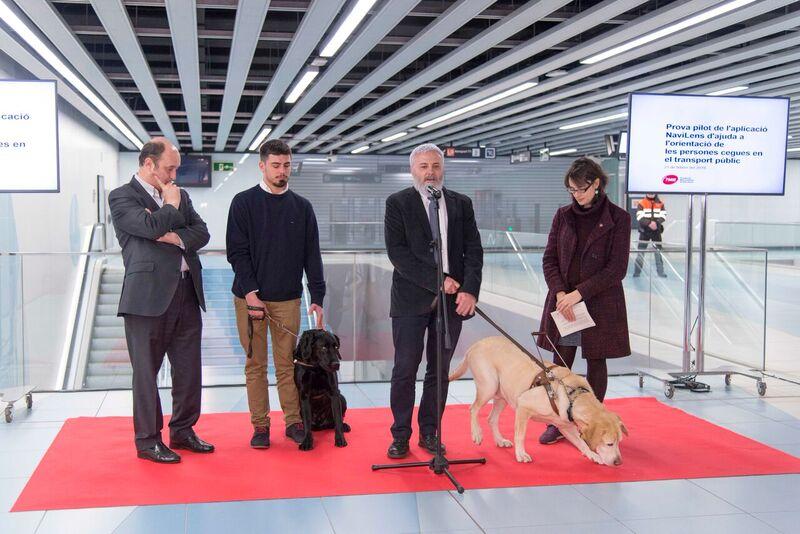 El sistema el van presentar dimecres 21 de febrer el director general de la Fundación Vodafone España, Santiago Moreno; la Ppesidenta de TMB, Sra. Mercedes Vidal; el responsable I+D de Navilens Sr. Pedro Esquiver i el delegat  territorial de l’ONCE a Catalunya, Sr. Xavier Grau.
