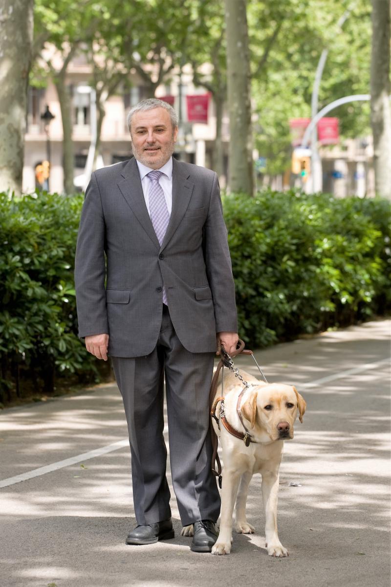 Xavier Grau i el seu gos pigall, Wick
