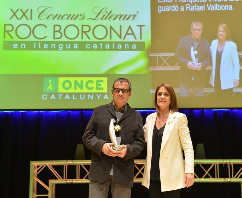 Rafael Vallbona, esquerra, amb Ester Franquesa, dreta.