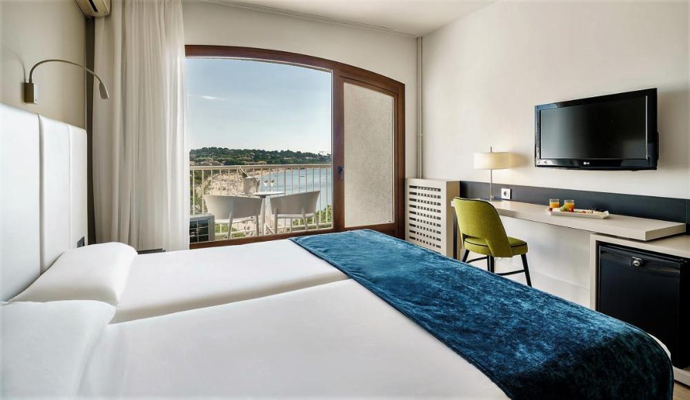 El resultat dels treballs de millora de les habitacions pot apreciar-se en tots i cadascun dels detalls que conformen les seves àmplies habitacions i suites, i en l'acurada renovació interior, en estètica, acabats, materials i instal·lacions.