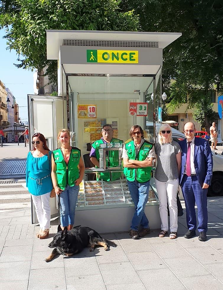 A la capital tarragonina, van presentar les noves armilles verdes al quiosc de l’ONCE ubicat a la Rambla Nova, 57  de Tarragona, tenint com a protagonistes Sara Gimeno, directora de la direcció de l’ONCE a Tarragona; Francisco Sánchez, sotsdirector de l’ONCE a Tarragona; Rafaela Pérez, vicepresidenta del Consell Territorial de l’ONCE Catalunya i Sheila Hernández, José Olmedo i Luis Hernández, agents venedors dels productes de joc responsable de l’Organització.