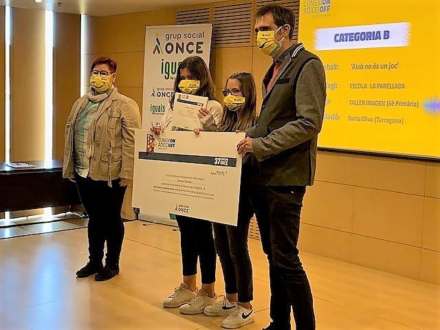 Col·legi La Parellada rep el seu premi.