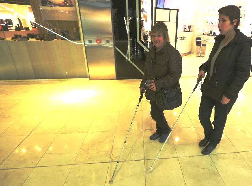 Anna i Vanesa en un moment de la demostració al Centre Comercial de les Arenes.