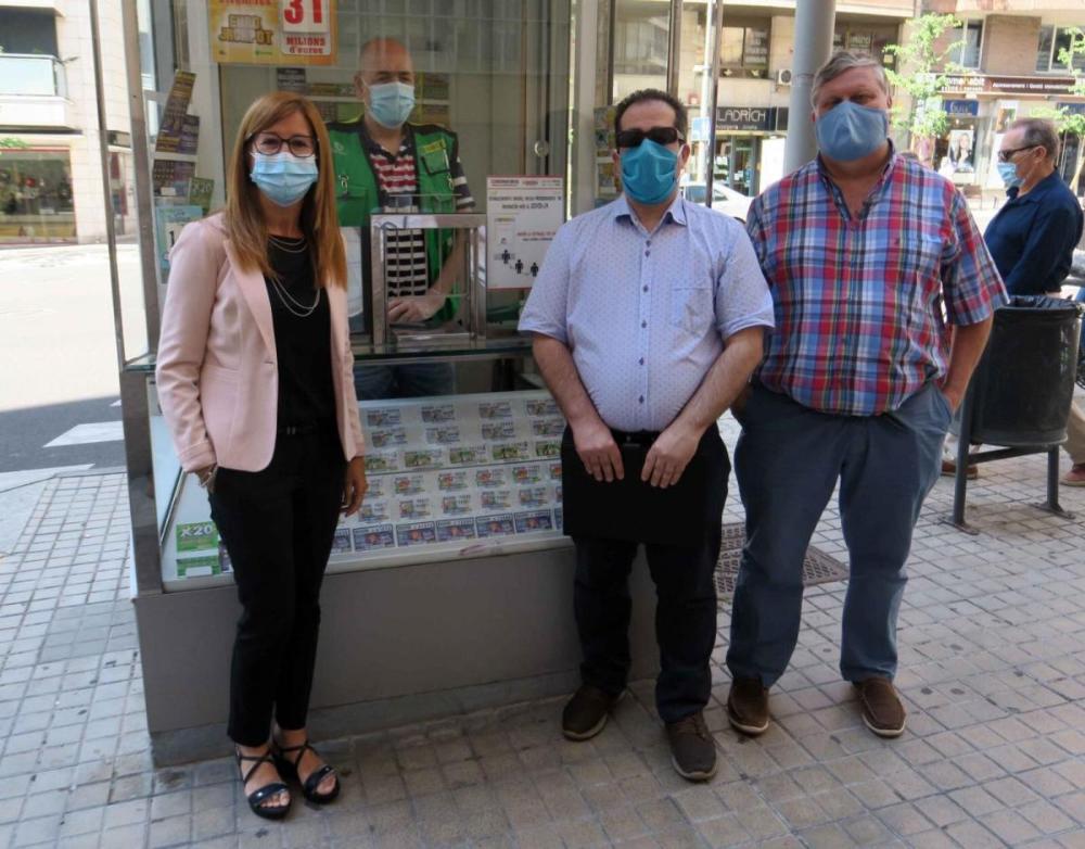 A Lleida, es va comptar amb la participació d’Anna Campos, tinenta d’alcalde i Regidora d’Ocupació i Responsabilitat Social de l’Ajuntament de Lleida, que representa la implicació dels lleidatans i lleidatanes envers la tasca social de l’ONCE. També van participar Marcelino Cid, director de l’ONCE a Lleida, i Juan Manuel Ramos, venedor de cupons, des del seu quiosc de l’Avinguda Catalunya, 14, de Lleida.