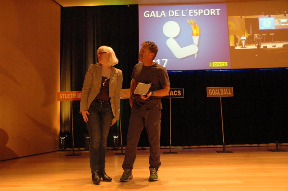 Homenatge a Carles Estrany. Amb Dolors Luna, cap dels Serveis Socials.