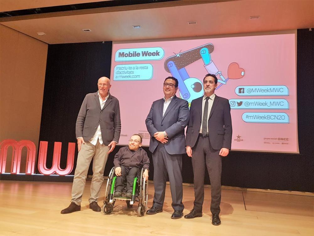 D'esquerra a dreta: Carlos Grau, el director general de la Mobile World Capital; Joan Pahisa, el CEO d'Imagin Banc i Enric Botí, delegat territorial d'ONCE Catalunya.