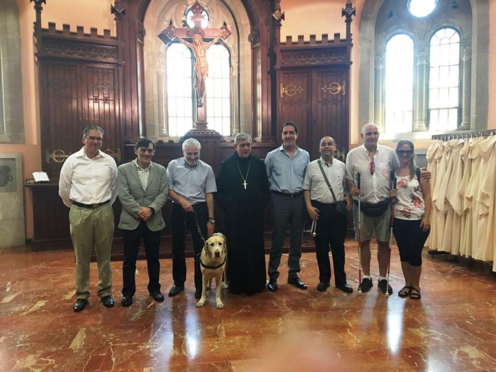 Foto esquerra a dreta: Enric Opi, FSC Inserta a Catalunya; Alberto Durán; Xavier Grau; el pare abad; Enric Botí; José Juan Rodríguez; Carlos Vilar i Antònia Almodóvar.