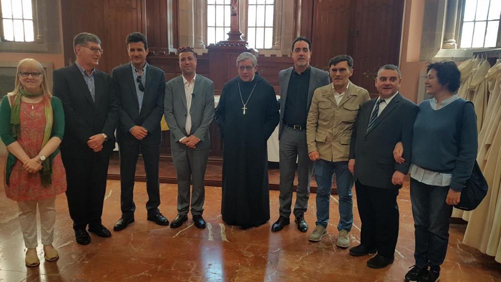 Foto família ONCE Catalunya  amb el Pare Abad.