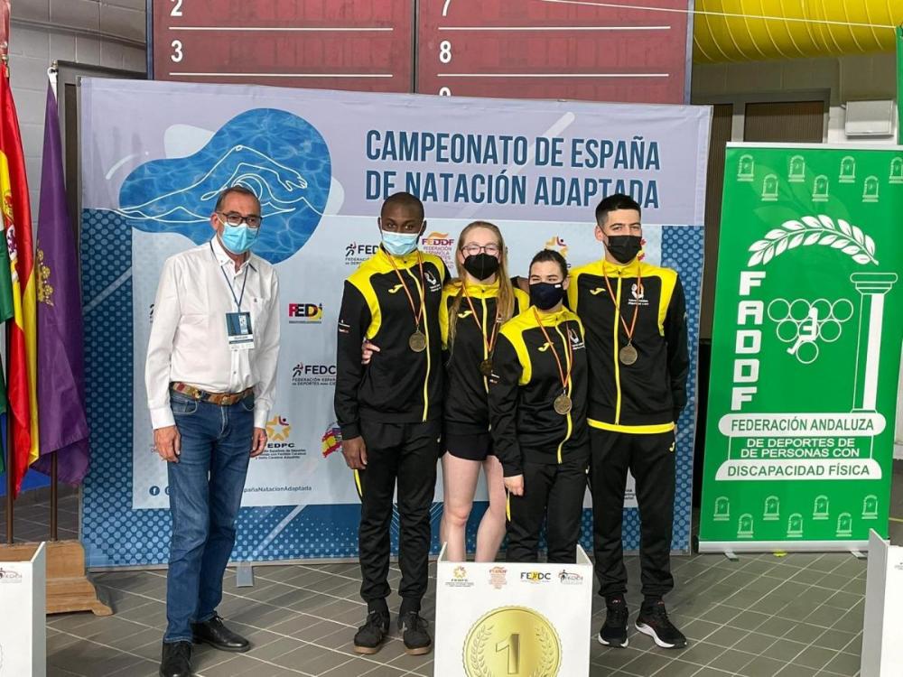 Or en el relleu 4x100 lliure mixte 49 punts, format per en Mahamadou Dambelleh, l’Àngela González, l’Emma Feliu i l’Àlex Villarejo.