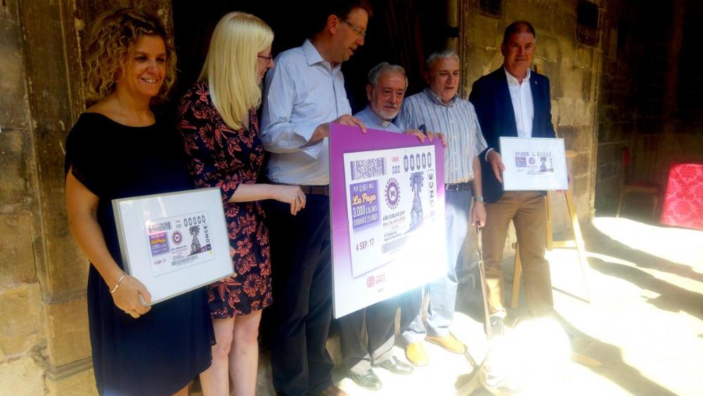 L’acte va comptar amb la presència de Ferran Bel, alcalde de Tortosa; Francesc Viñes, Primer Majordom de la Reial Arxiconfraria de Ntra. Sra. De la Cinta; Mn. Josep M. Membrado, Prior de la Reial Arxiconfraria de Ntra. Sra. De la Cinta; Xavier Grau, delegat territorial de l’ONCE a Catalunya, que va signar al Llibre d'Honor de la Reial Arxiconfraria, i Sara Gimeno, directora de la direcció de l’ONCE a Tarragona, entre d’altres.